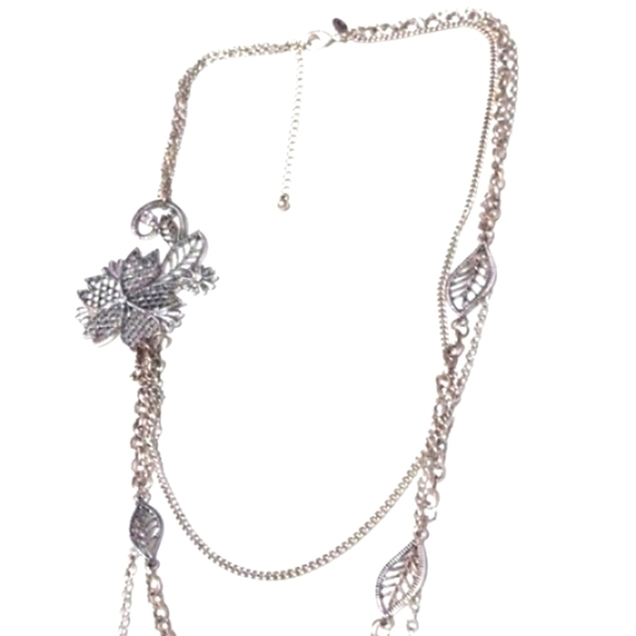 VINTAGE TRIPLE-STRAND SIDE METAL FLOWER CRYSTAL SILVER-TONE 24 -27" NECKLACE - Picture 8 of 10